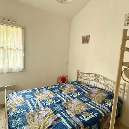 Maison Mitoyenne Avec Piscine à 500m De La - Fr-1-652-62 *