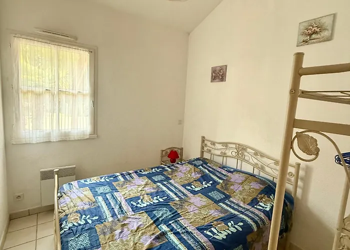 Maison Mitoyenne Avec Piscine à 500m De La - Fr-1-652-62 *